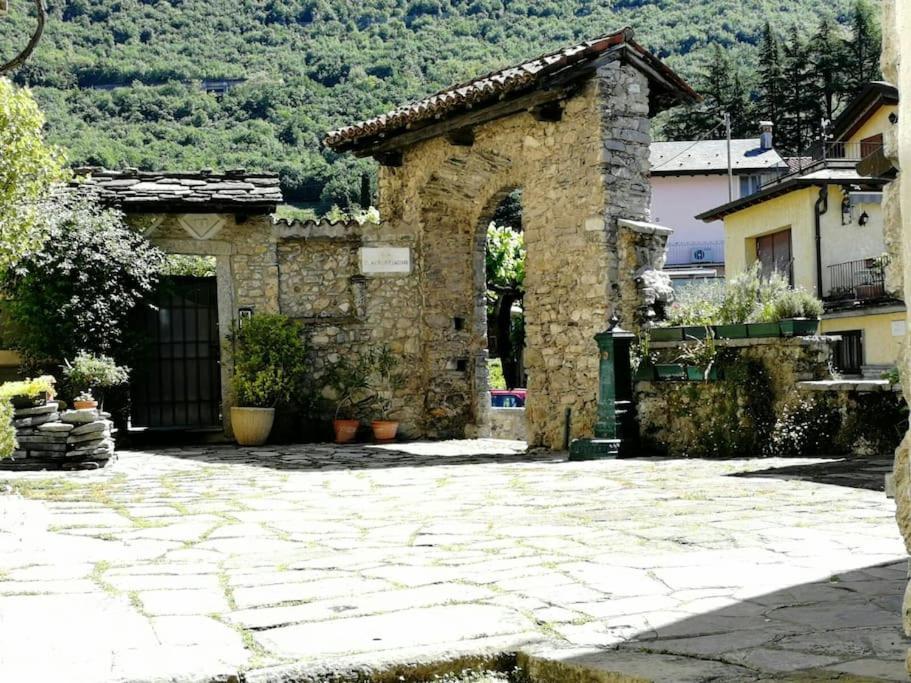 L'Antico Borgo, Un Mix Di Storia E Romanticismo Villa Lierna Eksteriør bilde