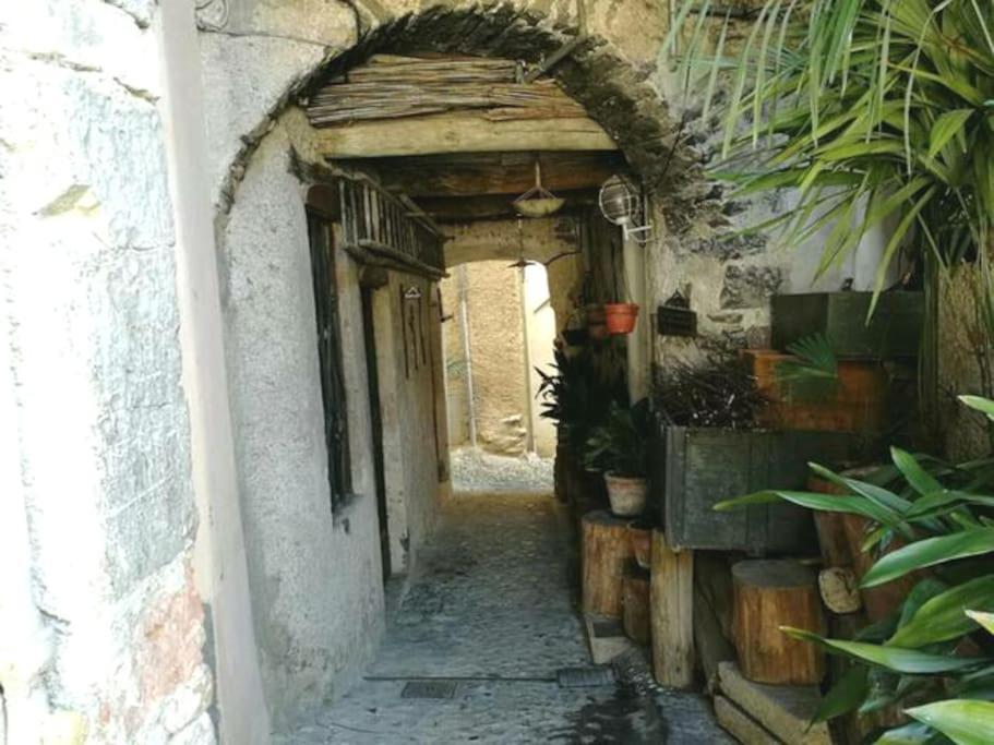 L'Antico Borgo, Un Mix Di Storia E Romanticismo Villa Lierna Eksteriør bilde